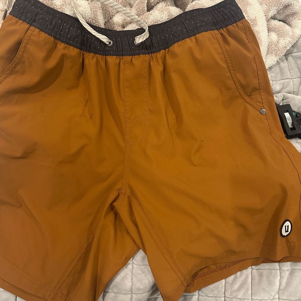Men's Vuori Kore lined short 7” Large Athletic Shorts